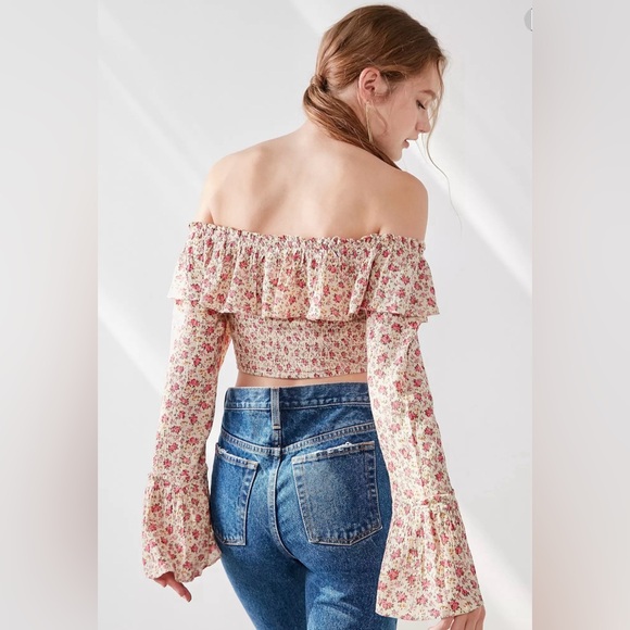 Kimchi Blue Kimora Smocked Ruffle Off-The-Shoulder Top. Size S - Picture 4 of 6